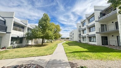 Building Photo - Eastside (Golf Links and Pantano) spacious 2nd floor 2 bed, 2 bath condo!