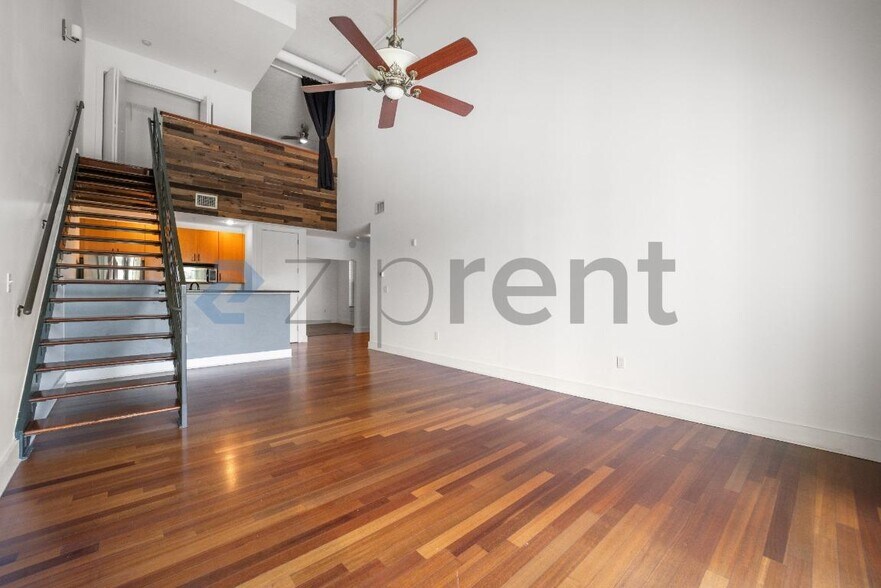 Building Photo - 1501 Doyle Carlton Dr