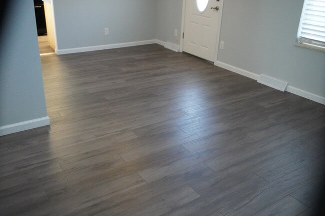 Building Photo - 5113 S Emporia Way