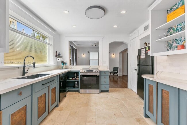 Building Photo - 18 NE 42nd St