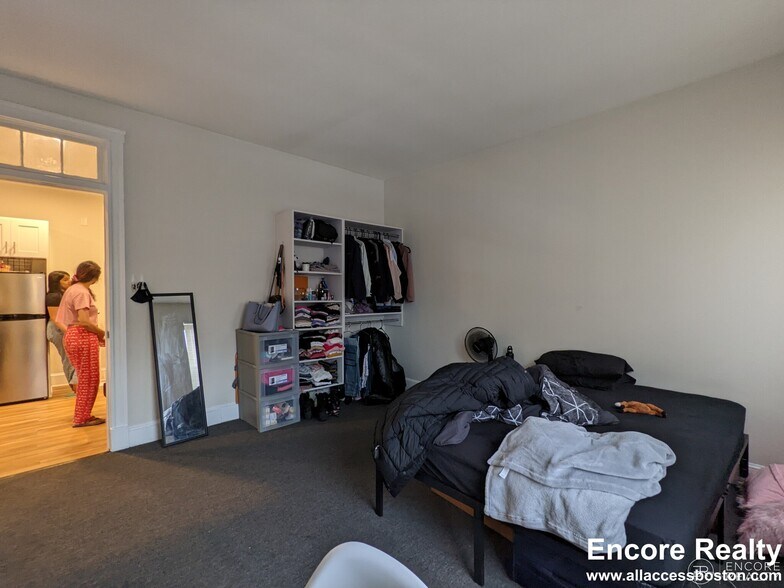 Building Photo - 822 Beacon St