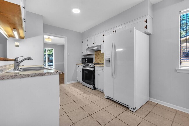 Building Photo - 1130 Wheaton St