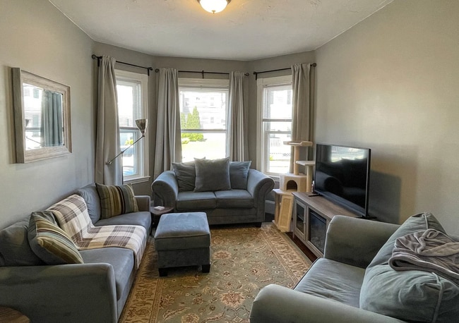 Building Photo - 439 Winthrop St