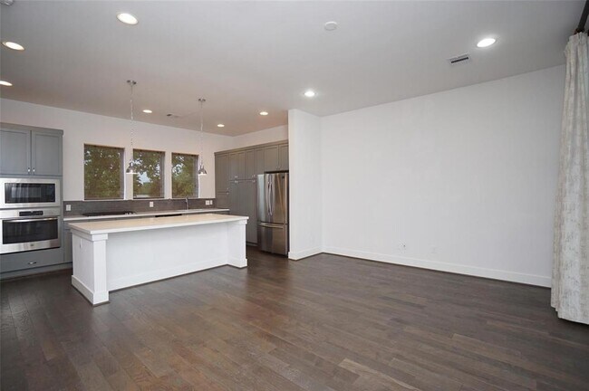 Building Photo - 1515 Weber St