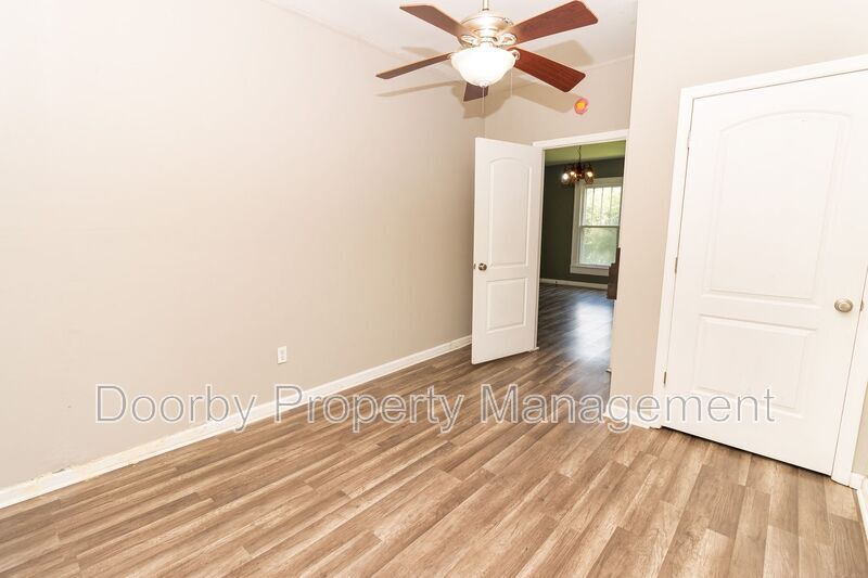 Building Photo - 156 Signal Hills Dr