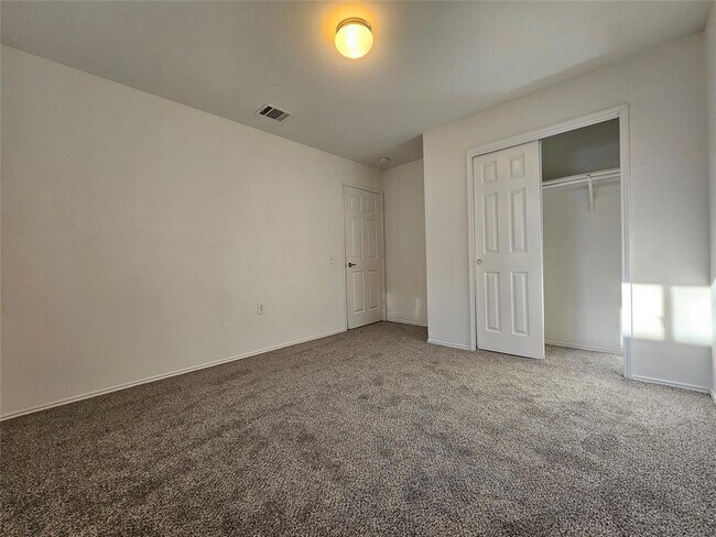 Building Photo - 5213 English Glade Dr