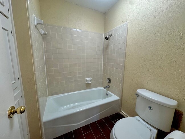 Building Photo - FER25