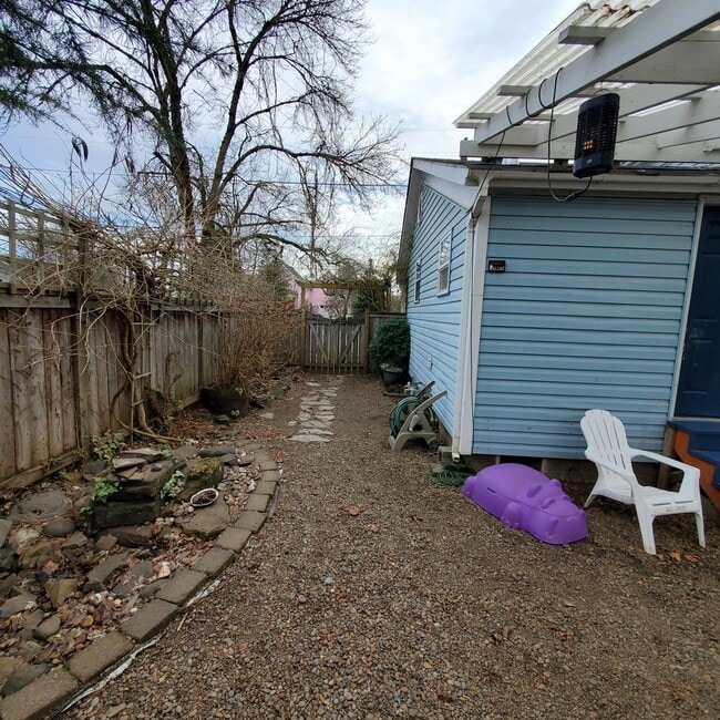 Building Photo - Pet Friendly 3 Bedroom with RV Parking, Close to Downtown Albany!