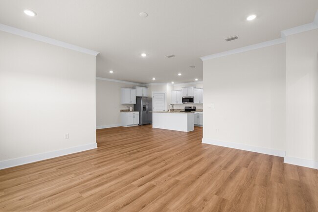 Building Photo - 1009 Hayward Lp