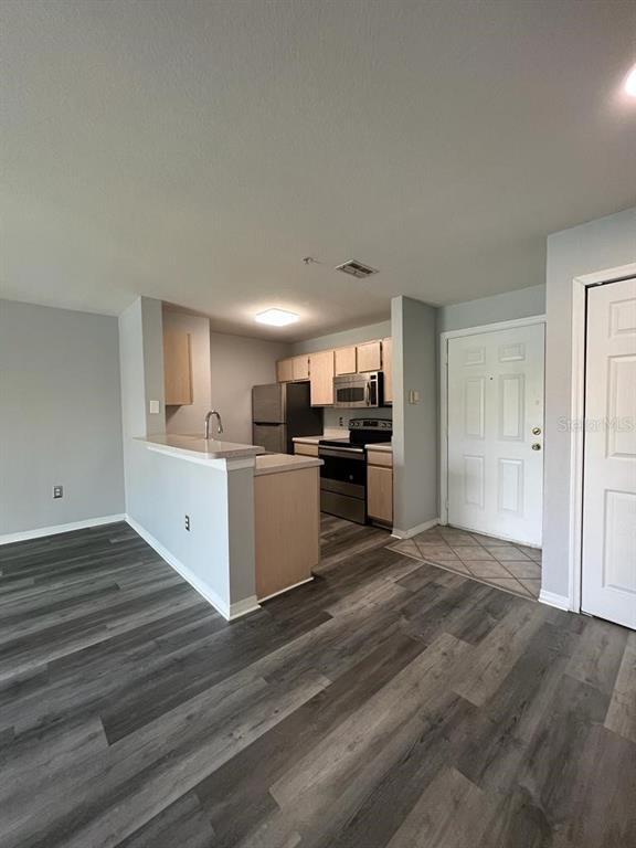 Building Photo - 5467 Vineland Rd