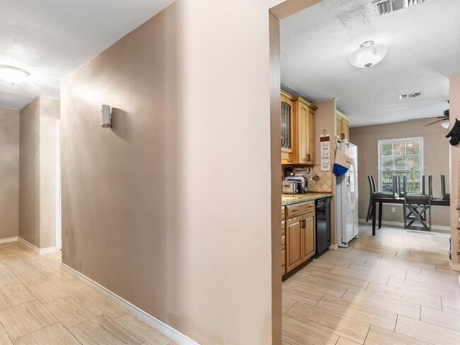Building Photo - 2208 Gontier Dr