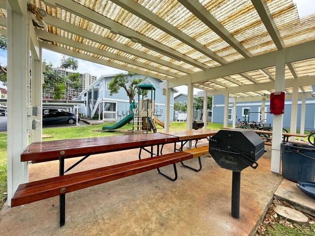 Building Photo - 355 Aoloa St