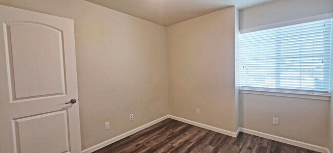 Building Photo - 1982 Dogwood Dr