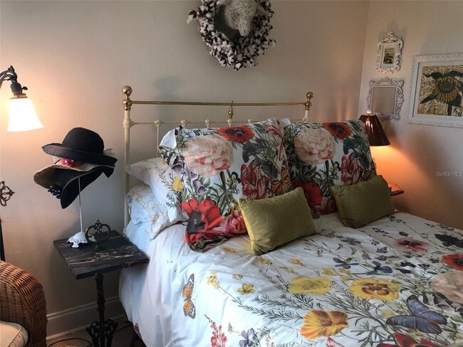 Building Photo - 160 Columbia Dr