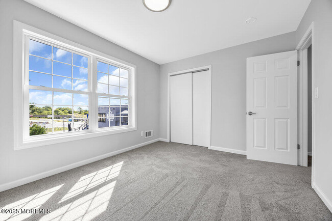 Building Photo - 35 Beachway Ave