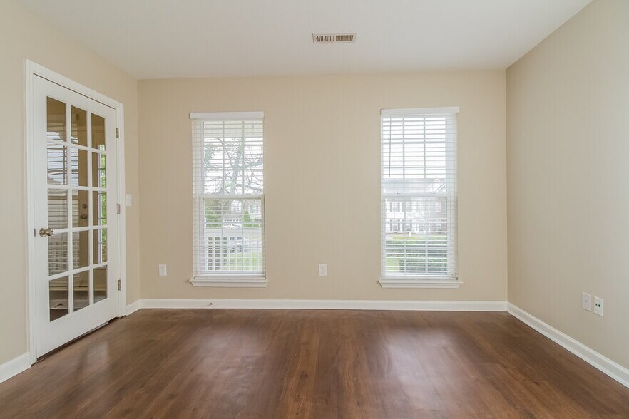 Building Photo - 1716 Carlyon Ct