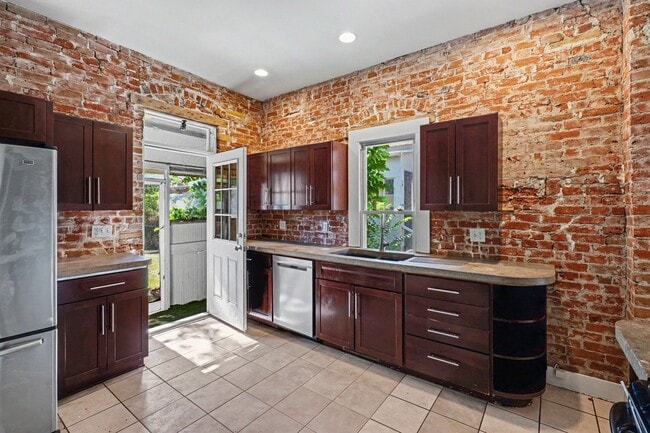 Building Photo - Comfort & Convenience in the Heart of Denver – 3BR/2BA