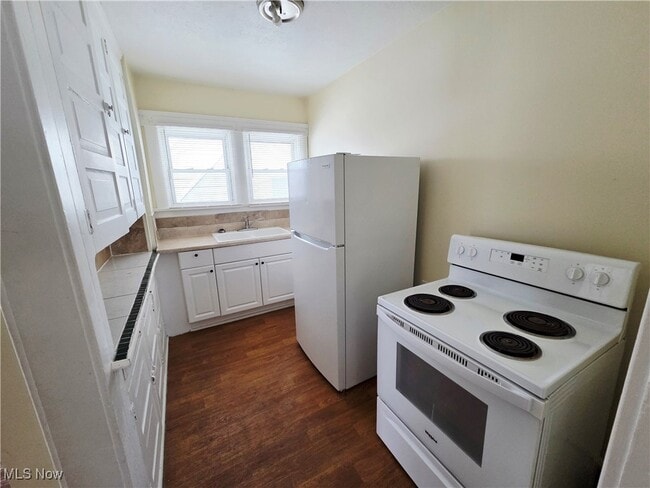 Building Photo - 110 Bell Ave