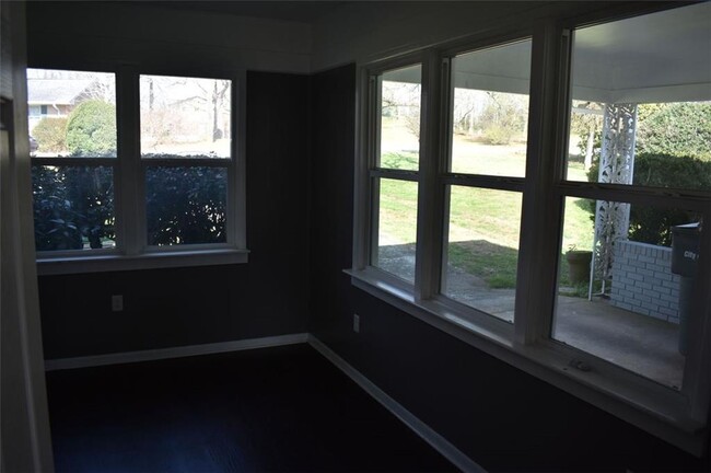 Building Photo - 146 Huff Ave