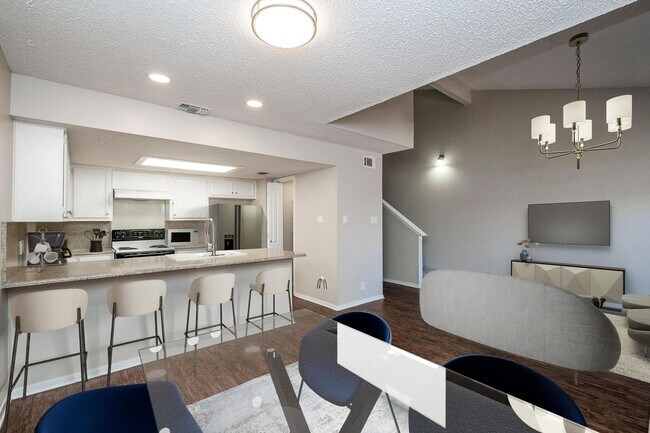 Building Photo - Updated 3-Bedroom Townhome with First-Floor Primary Suite
