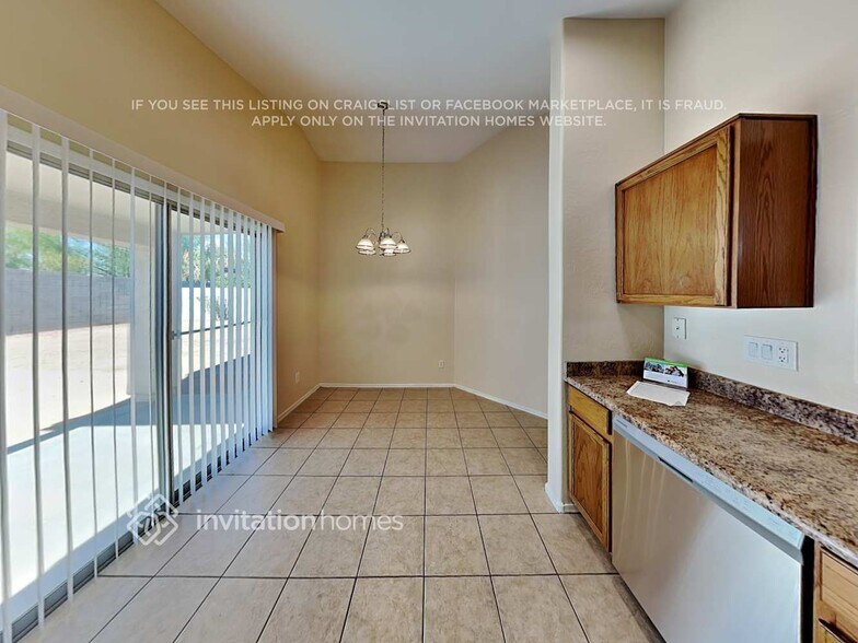 Building Photo - 15204 N Poppy St