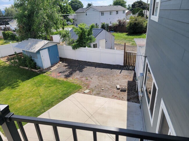 Building Photo - Beautiful 3-Bedroom Home - EV Charger - Pet Friendly