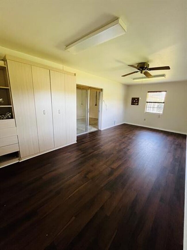 Building Photo - Eustis Lake Front Home with 2 Primary Bedr...