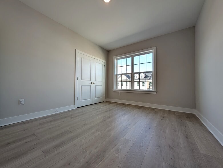 Building Photo - 3703 Jordan Dr