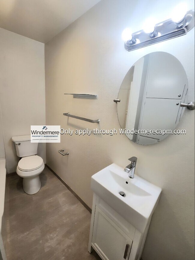 Building Photo - Gorgeous Halfplex in the heart of Carmichael! Available Now!