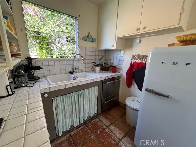 Building Photo - 845 Temple Hills Dr