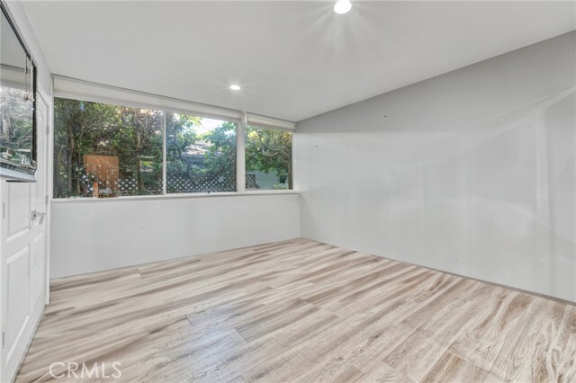 Building Photo - 15737 Sutton St