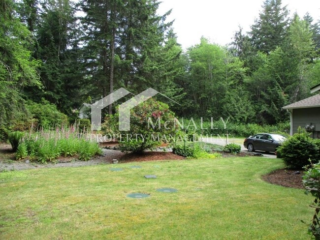 Building Photo - Charming 2 Bedroom 2 Bath Duplex