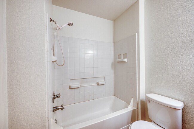 Building Photo - 1511 N Claremont Cir