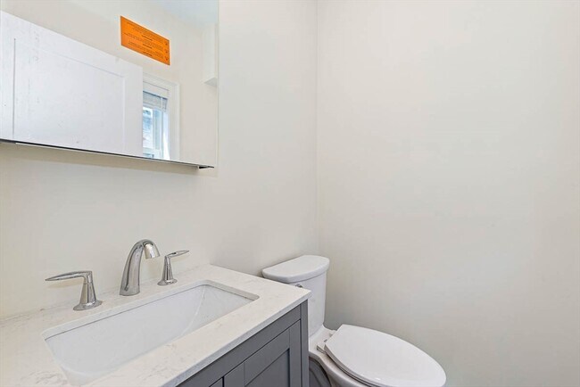 Building Photo - 70-72 Stanley Ave