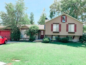 Building Photo - Spacious 4 Bedroom 3 Bath in Orem