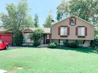Building Photo - Spacious 4 Bedroom 3 Bath in Orem