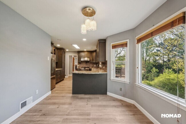 Building Photo - Spacious 3BR, with bonus room House in Law...