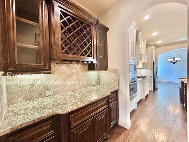 Building Photo - 4417 Villa Dr