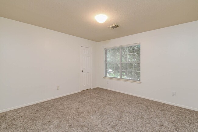 Building Photo - 6519 Floral Glen Ln