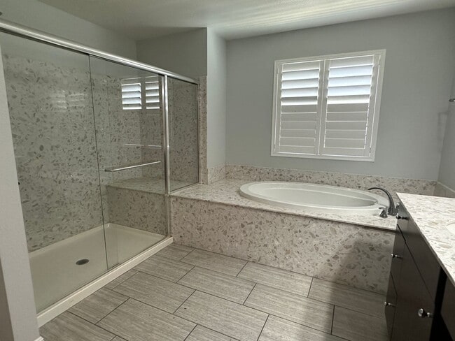 Building Photo - Beautiful Home in the Paseos of Summerlin!