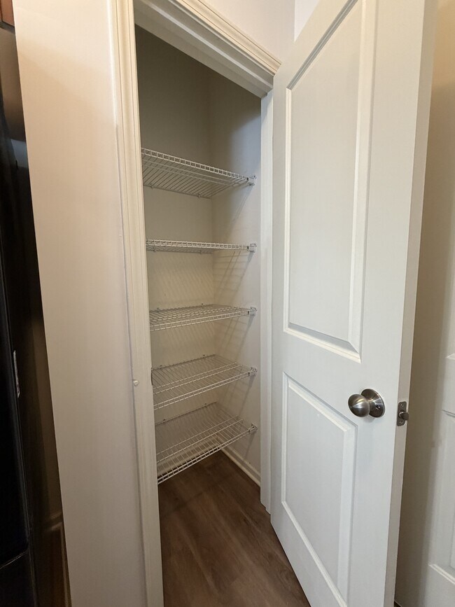 Building Photo - 3549 Saddlebrook Dr