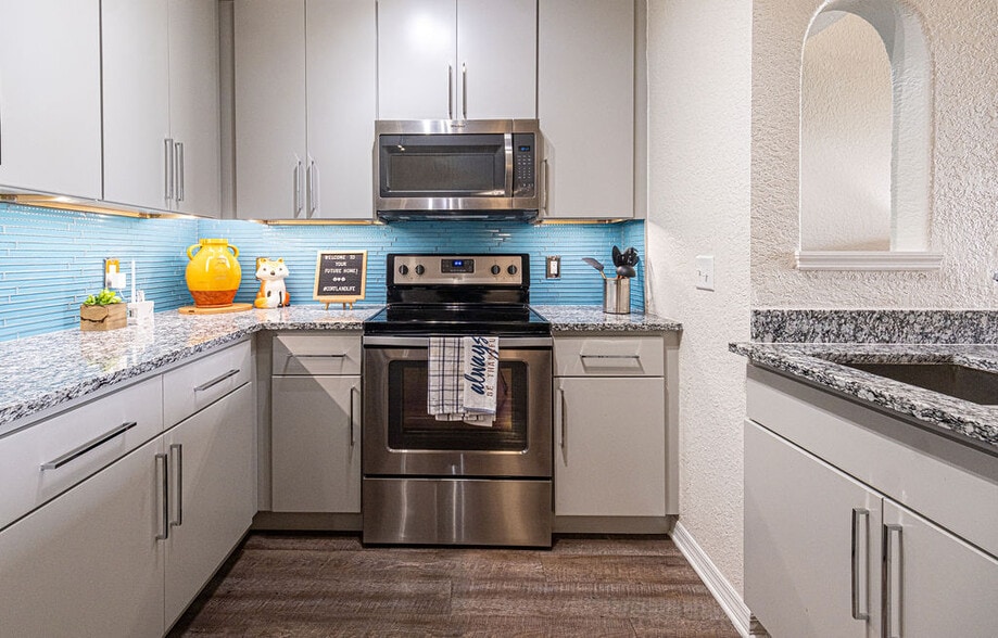 Building Photo - Cortland Portofino Place