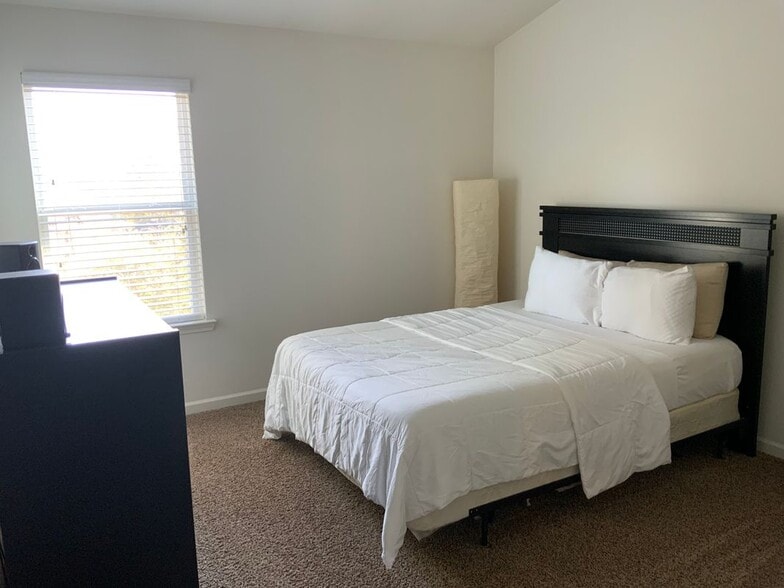 Building Photo - 3421 Open Fields Dr