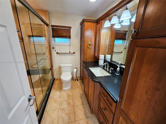 Building Photo - 2016 NE 26th Dr