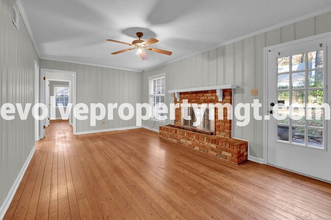 Building Photo - PRIME LOCATION WITH SPACIOUS LIVING!