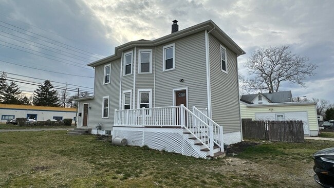 Primary Photo - 102 W Delilah Rd