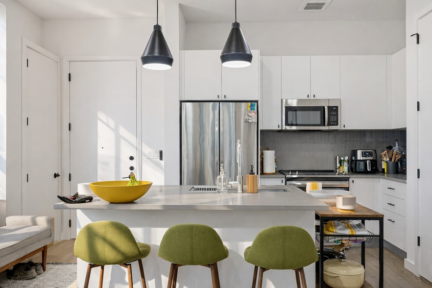 Building Photo - 800 Embassy Dr