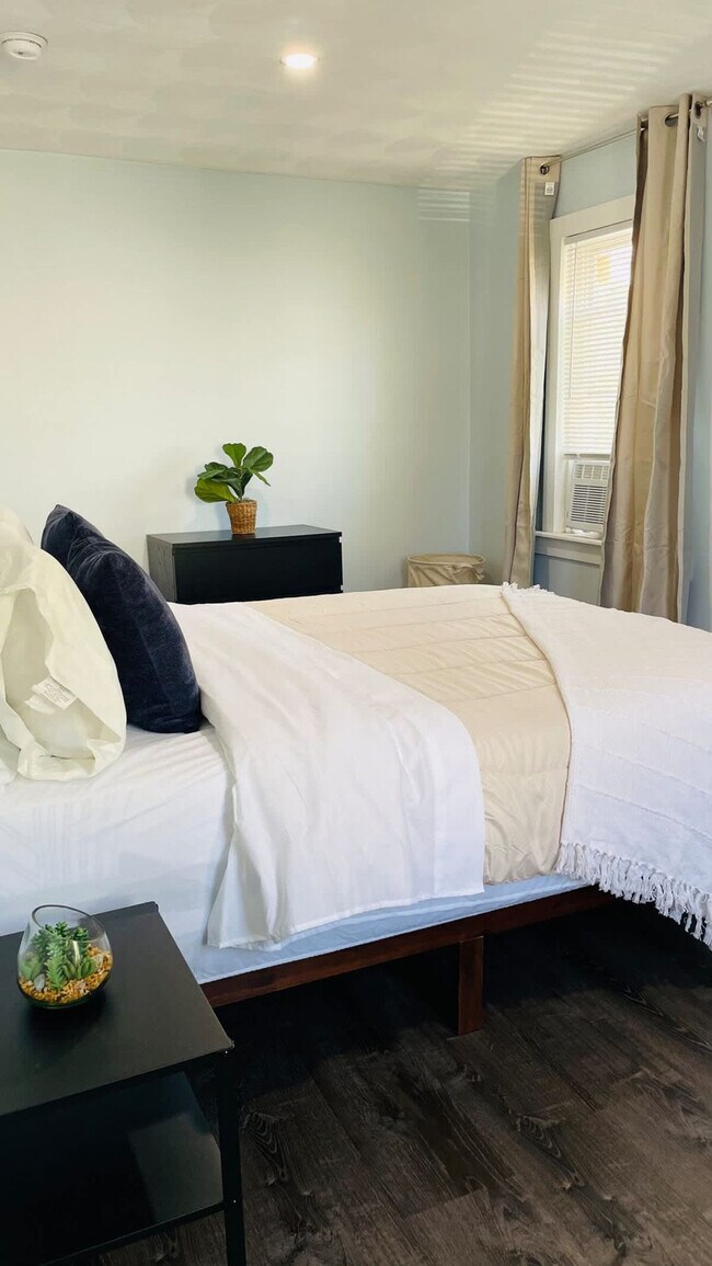 Building Photo - 25 Andem St