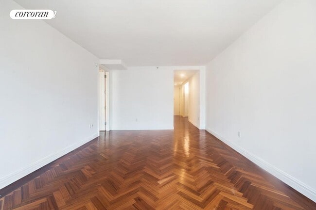 Building Photo - 400 E 51st St