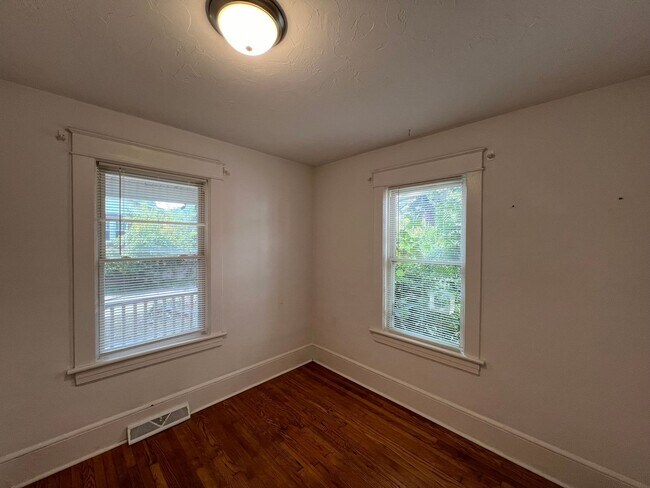 Building Photo - 1416 Morningside St SE